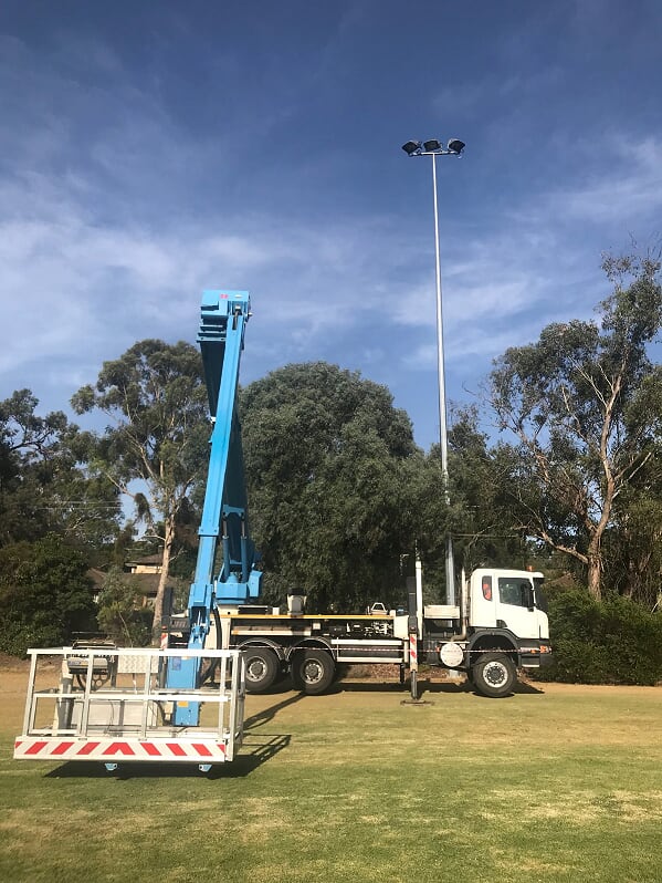 boom type elevating work platform trailer