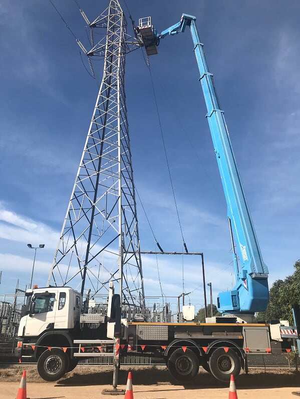 (Cherry Picker) elevated work platform with a boom Over 11 metre ewp