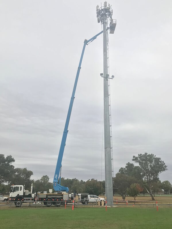 Machine for picking cherries