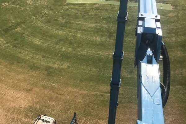 lift using a cherry picker elevating work platform