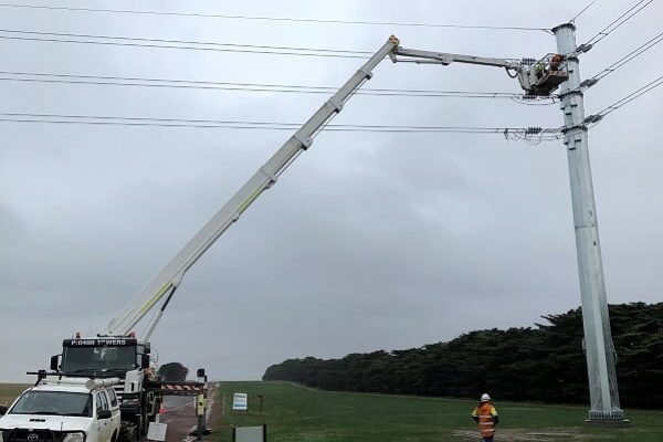 Lifting platform with cherry pickers