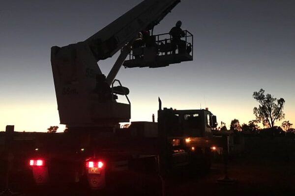 boom type cherry picker machine